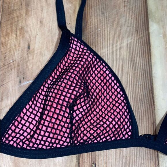 Beach Riot‎ Mesh Over Pink Bikini Top - Picture 5 of 8